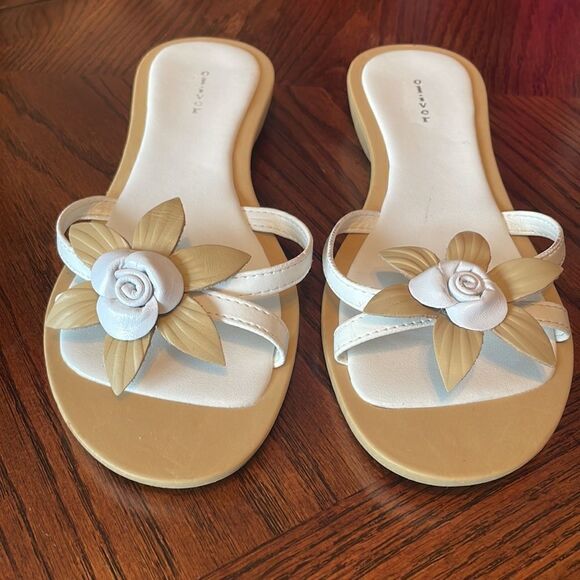 Olivor 3-D Floral Appliqué Slide Sandals Tan White - Picture 3 of 12